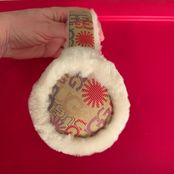 Ugg Shearling Sheepskin Ear Muffs - Picture 4 of 9